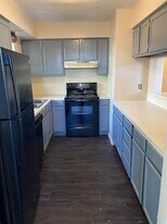 139 Elm St in Lockhart, TX - Building Photo