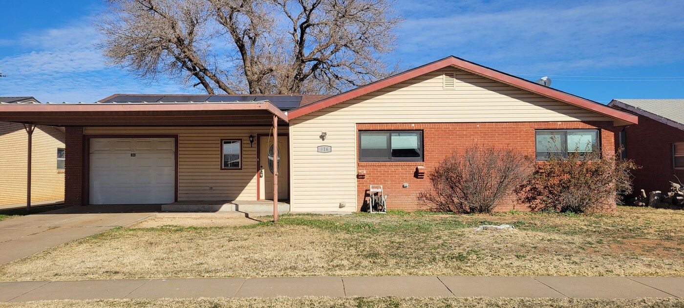 916 W Christopher Dr in Clovis, NM - Building Photo