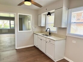 525 Ryan Ln in West Dundee, IL - Building Photo