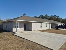 5860 Ridge Rd, Unit A in Blackshear, GA - Building Photo