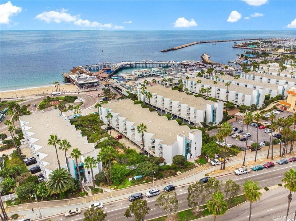 640 The Vlg, Unit 105 in Redondo Beach, CA - Foto de edificio