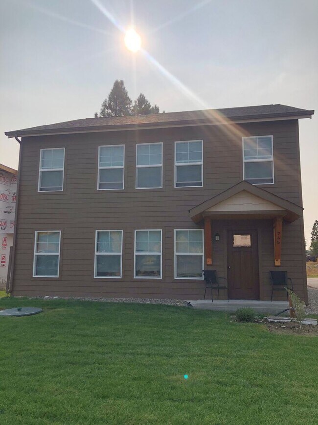 745 Cottonwood Ct in Whitefish, MT - Building Photo - Building Photo