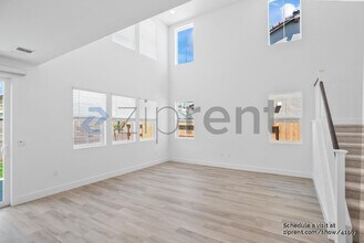379 Monastery Dr in Lathrop, CA - Building Photo - Building Photo