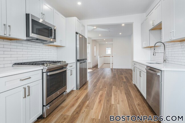 143 E Cottage St
