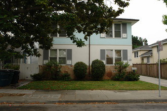 1117 Paloma Ave in Burlingame, CA - Building Photo - Building Photo