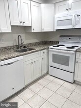 7651 Tremayne Pl in McLean, VA - Building Photo - Building Photo