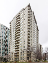 256 Doris Ave in Toronto, ON - Building Photo - Building Photo