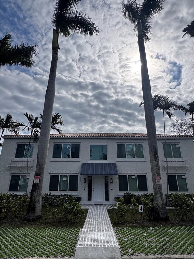 property at 2855 Royal Palm Ave