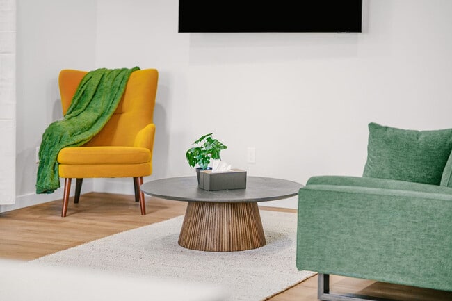 3202 NW Division St in Gresham, OR - Building Photo - Building Photo