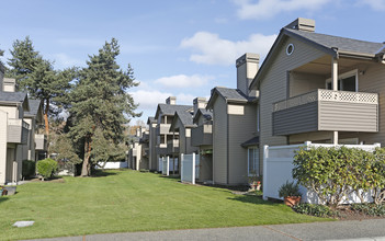 River Glen Apartments in Puyallup, WA - Foto de edificio - Building Photo