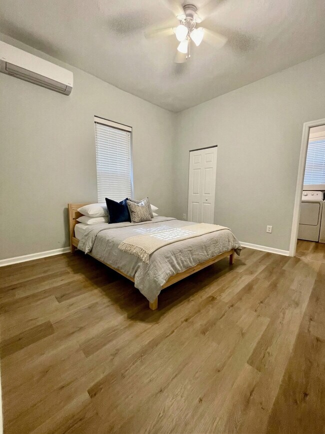 5215 Cedar Ave in Philadelphia, PA - Building Photo - Building Photo