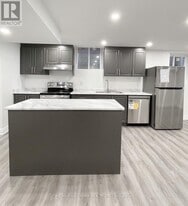 24 San Felice Ln in Hamilton, ON - Building Photo