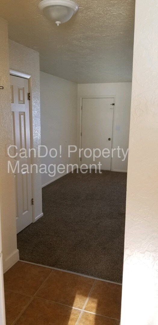 235 Carol Dr-Unit -2 in Blackfoot, ID - Building Photo - Building Photo