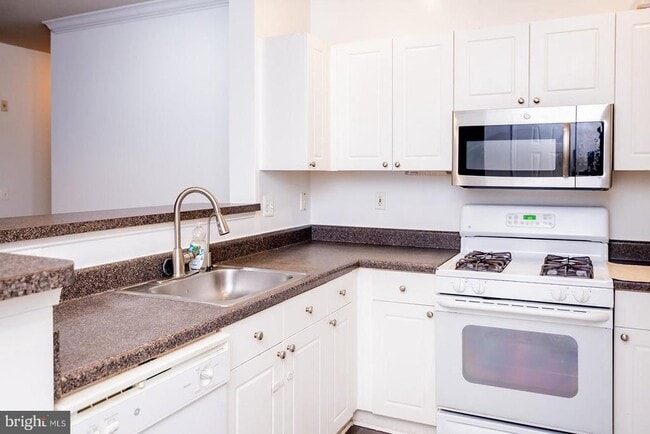 11373 Aristotle Dr in Fairfax, VA - Building Photo - Building Photo