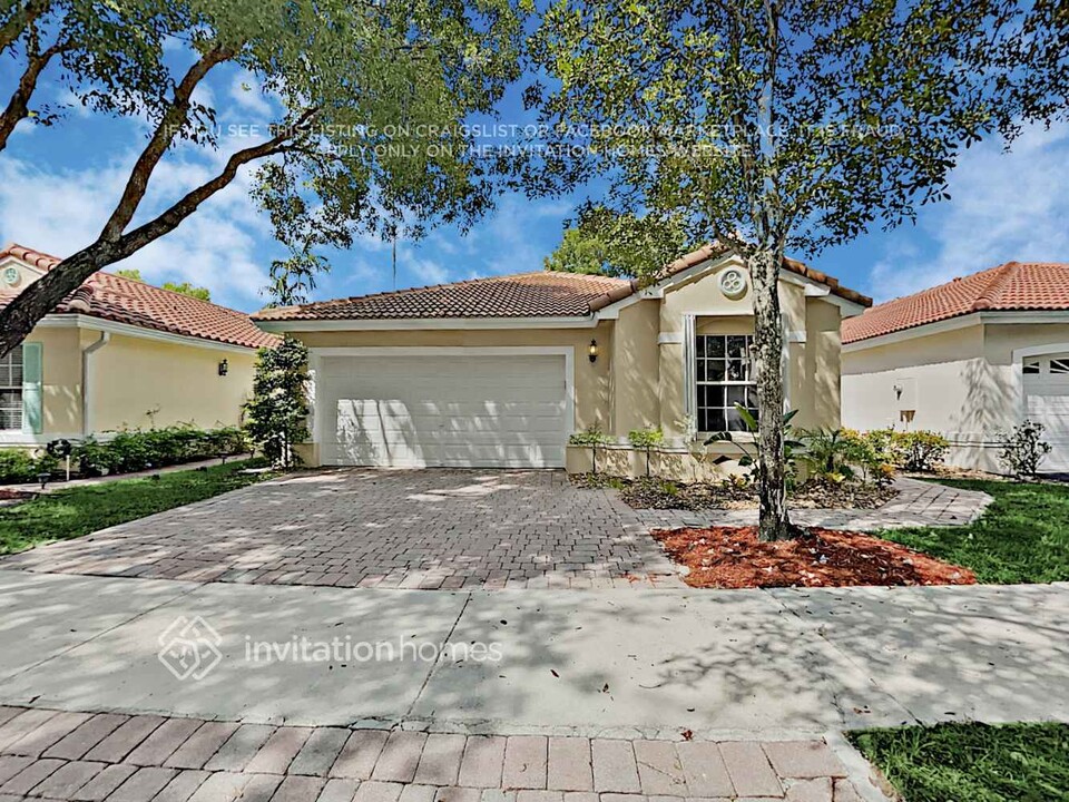 962 Azure Ln in Weston, FL - Building Photo