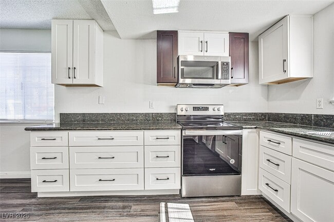 4718 Elk Springs Ave in Las Vegas, NV - Building Photo - Building Photo