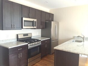 17 Plymouth St in Cambridge, MA - Building Photo - Building Photo
