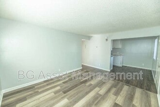 1922 Ethan Way in Sacramento, CA - Building Photo - Building Photo