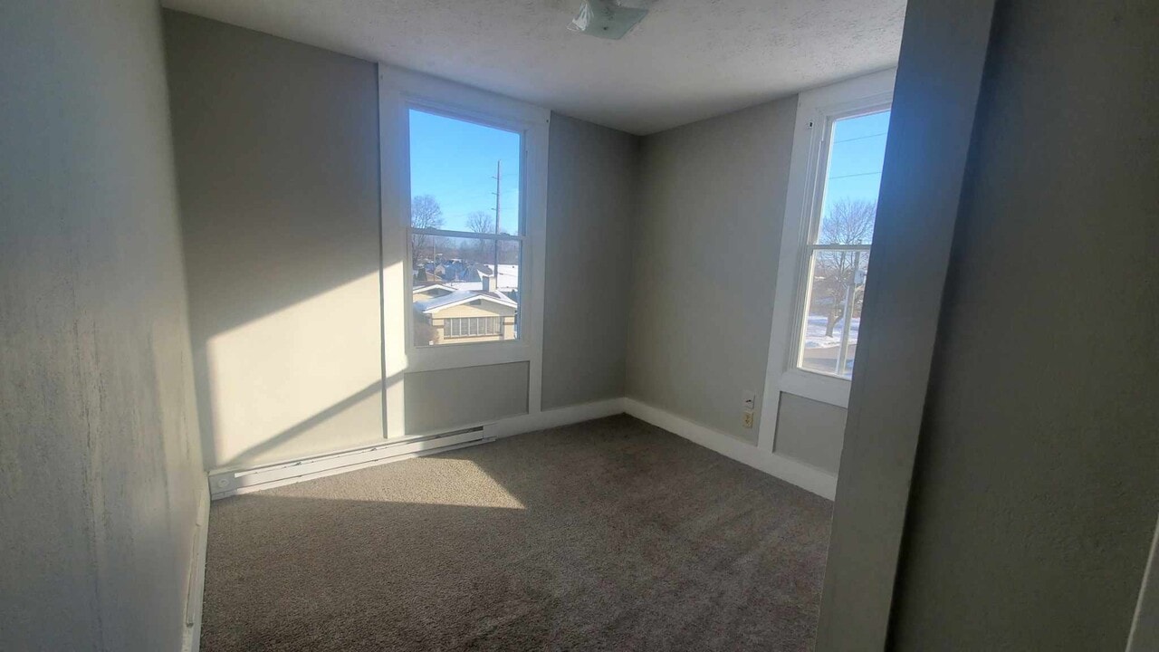 489 E Harrison St in Martinsville, IN - Building Photo