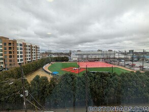 1079 Commonwealth Ave, Unit 301 in Boston, MA - Foto de edificio - Building Photo
