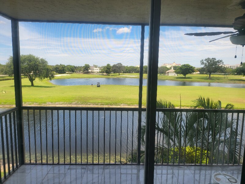 3100 W Rolling Hills Cir in Davie, FL - Building Photo