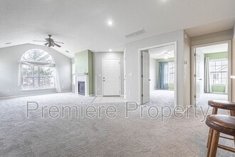 6102 NE Kensington Dr in Lee's Summit, MO - Building Photo - Building Photo