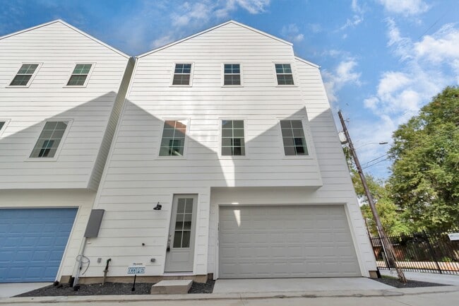 property at 2007 Bauer Dr