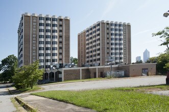 Middleton Towers in Atlanta, GA - Foto de edificio - Building Photo