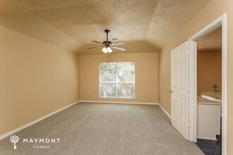 19139 Long Timber Dr in Humble, TX - Foto de edificio - Building Photo