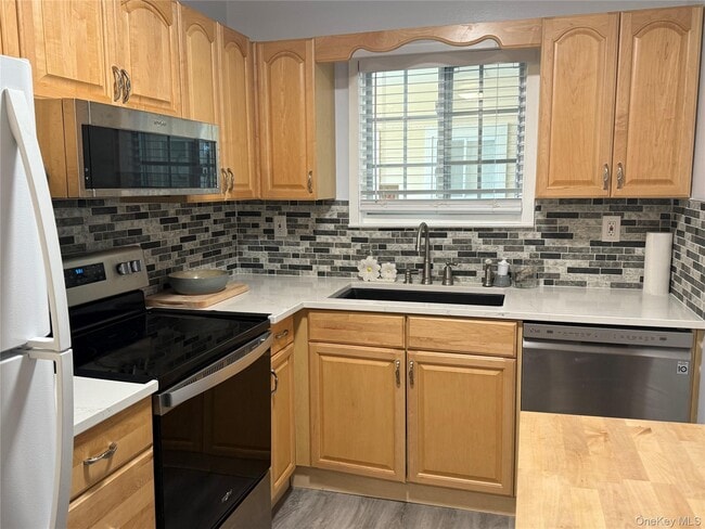 property at 608 Fox Run Ln