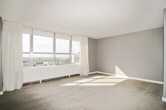 655 W Irving Park Rd, Unit 2109 in Chicago, IL - Building Photo - Building Photo