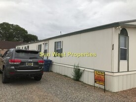 208 Robinson Ave in Aztec, NM - Building Photo