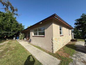 5436 Tenth Ave in Ft. Myers, FL - Building Photo - Building Photo