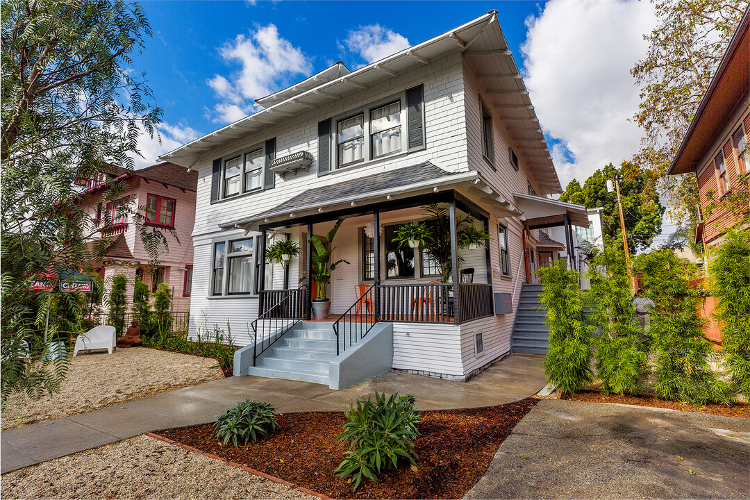 2627 Halldale Ave in Los Angeles, CA - Building Photo