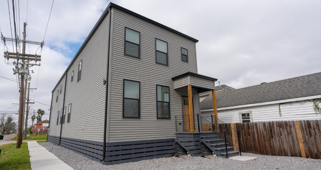 2402 Bartholomew St in New Orleans, LA - Building Photo - Building Photo