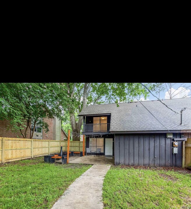 2122 Brightside Dr in Baton Rouge, LA - Building Photo