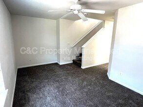 1437 Cat Tail Dr in Stockton, CA - Foto de edificio - Building Photo