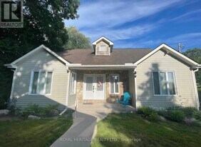 3911 Menoke Beach Rd in Severn, ON - Building Photo