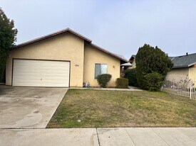 2612 Huntsman Ave in Selma, CA - Building Photo