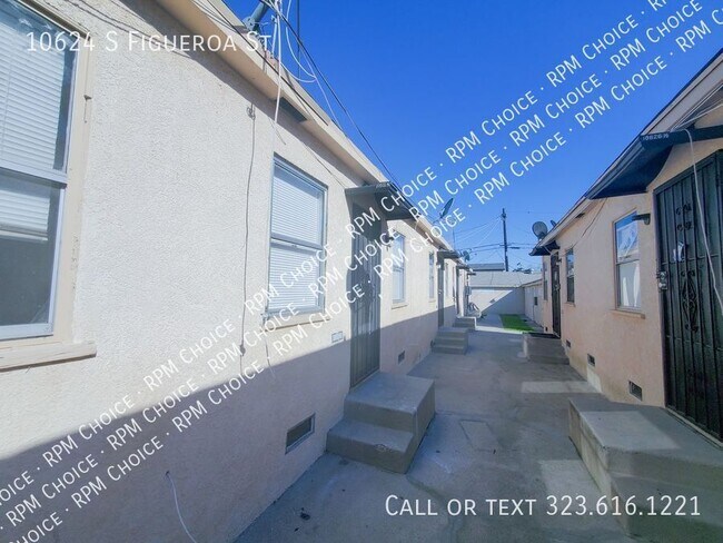 property at 10624 S Figueroa St