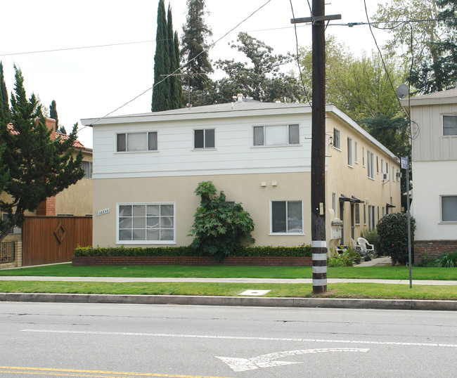 12250 Magnolia Blvd in North Hollywood, CA - Building Photo - Building Photo