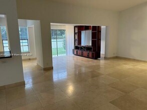 21220 Harbor Way in Miami, FL - Building Photo - Building Photo