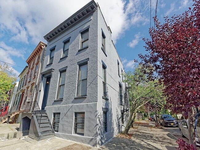 31 Bleecker Pl in Albany, NY - Building Photo - Building Photo