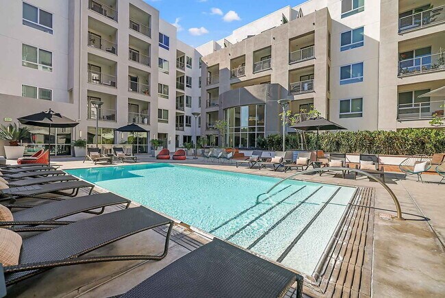 The Huxley in West Hollywood, CA - Building Photo - Building Photo