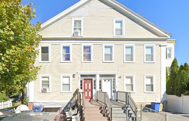 38 Forest St, Unit #2 in Boston, MA - Foto de edificio