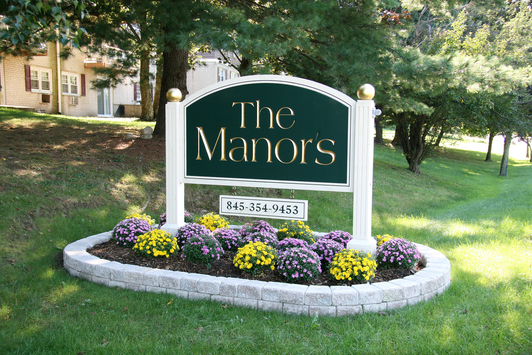 Manors Apartments in Pomona, NY - Foto de edificio