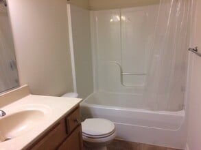 2521 Gravel Hill Rd, Unit One Bd Apt. Richmond VA in Richmond, VA - Foto de edificio - Building Photo