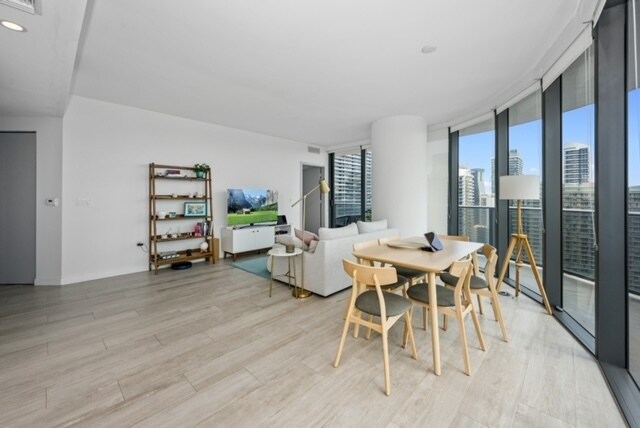 55 SW 9th St, Unit 3506 in Miami, FL - Building Photo - Building Photo