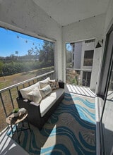 1860 Massachusetts Ave NE, Unit 216 in St. Petersburg, FL - Foto de edificio - Building Photo