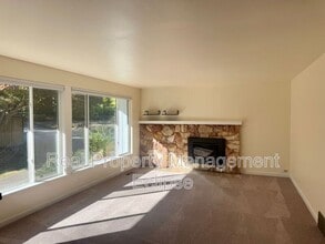 14722 84th Ave NE in Kenmore, WA - Building Photo - Building Photo